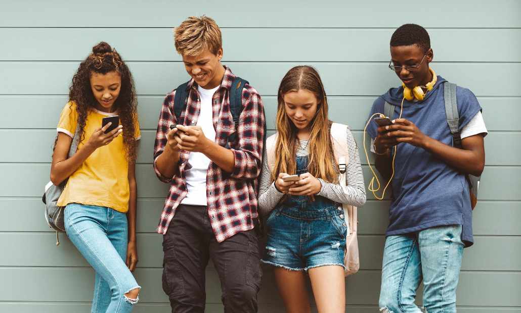 how does social media affect teens mental health