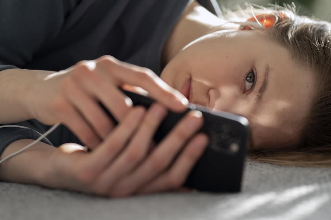 Exploring the link between screen time and depression in teens bni